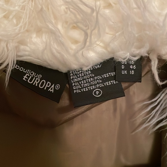 Beautiful Olive Green coat . Vintage style , cool , classic . - Picture 5 of 5